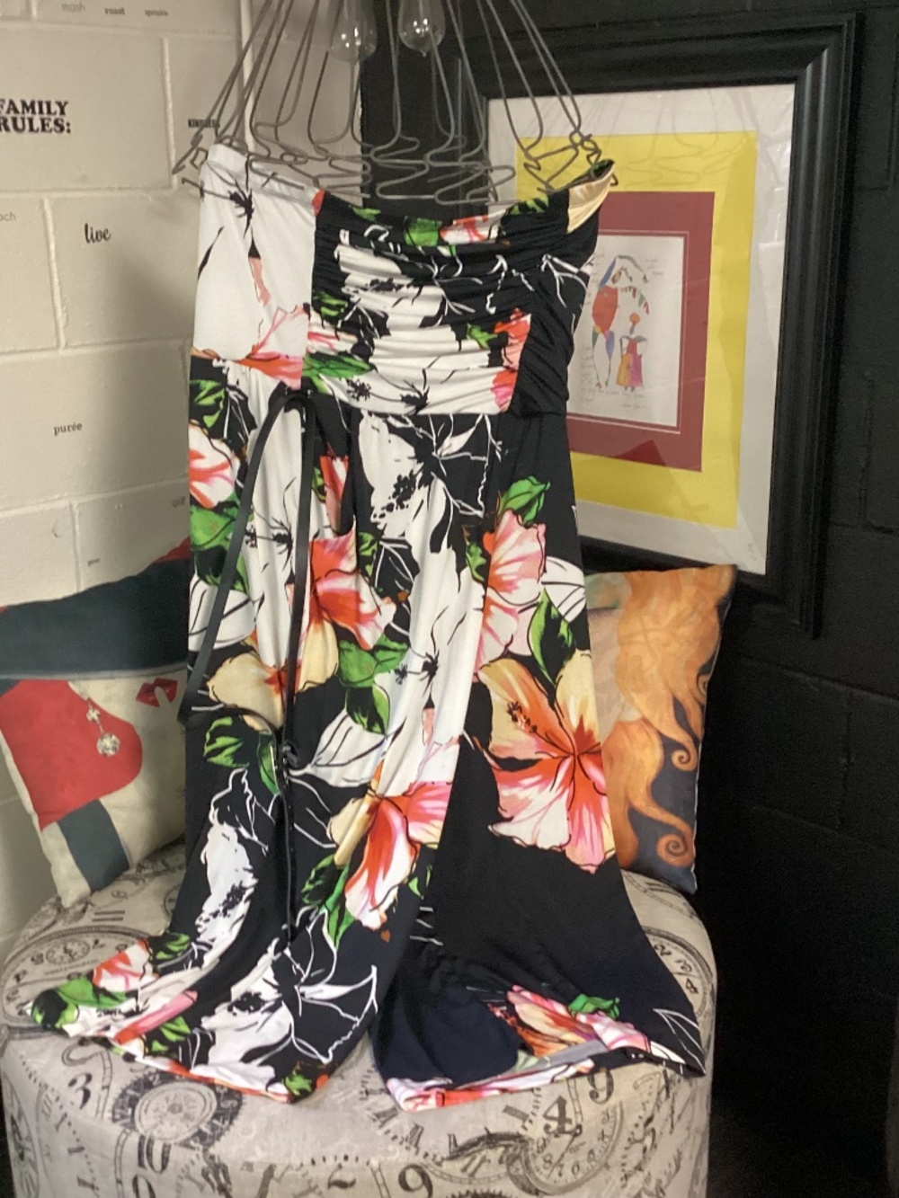 VENUS FLOWERED  Jumpsuit size 2 x with belt new must have for summer